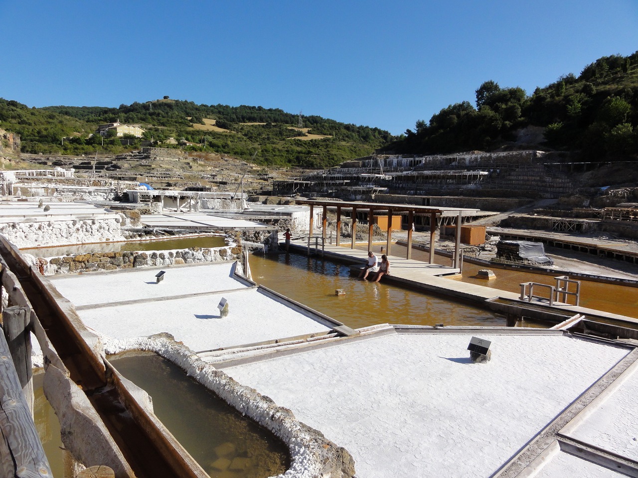 スペイン夏の旅 １１ 夏しか見れない白い塩の世界 Valle Salado De An Ana バスク地方 スペイン の旅行記 ブログ By Mirabellaさん フォートラベル