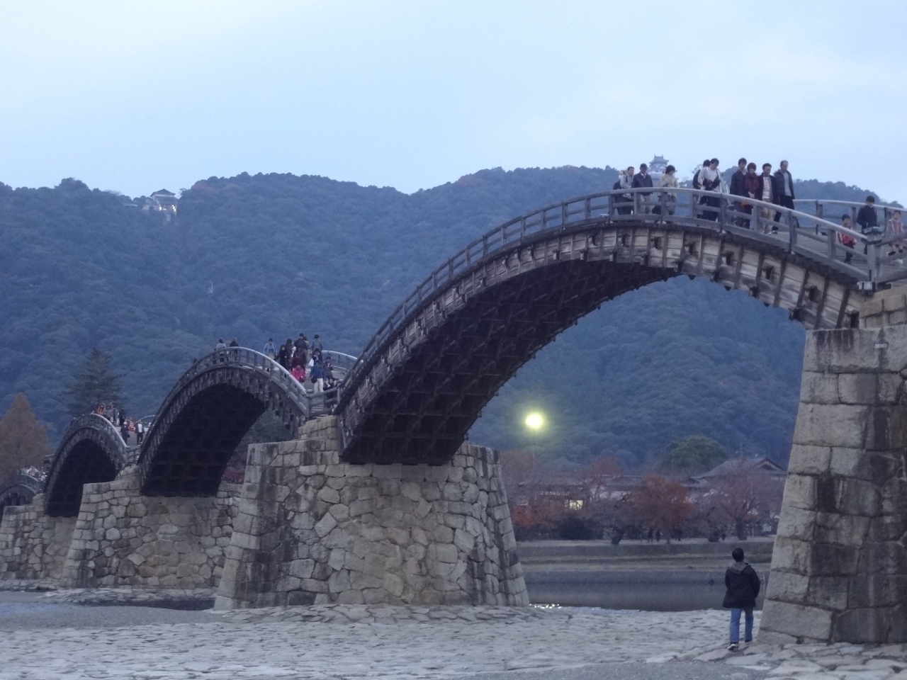 紅葉狩りへ 錦帯橋と宮島の旅 オマケ付 Day1 広島 岩国 錦帯橋周辺 山口県 の旅行記 ブログ By Tomomiさん フォートラベル 紅葉狩りへ 錦帯橋と宮島の旅 オマケ付 Day1 広島 岩国 錦帯橋周辺 山口県 の旅行記 ブログ By Tomomiさん フォートラベル