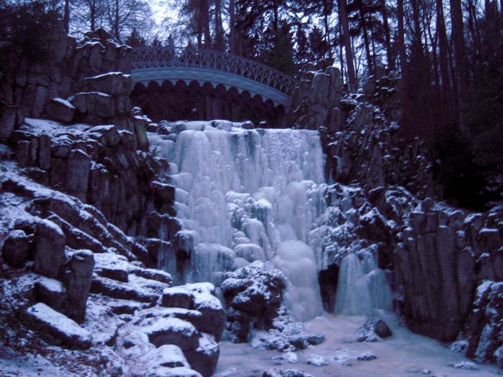 凍った滝と湖に大興奮 In Kassel カッセル ドイツ の旅行記 ブログ By Nyankoさん フォートラベル