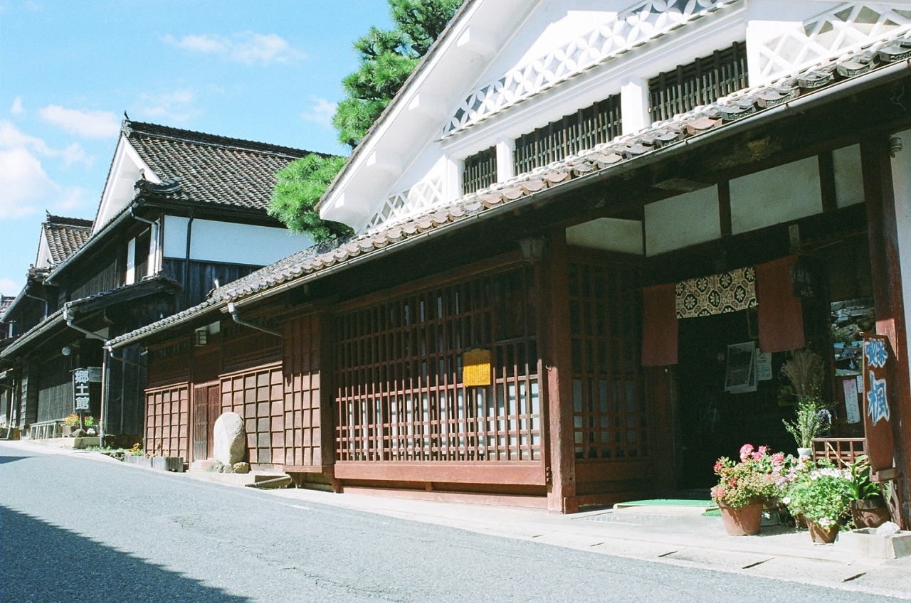 備前 吹屋 秋のべんがら塀と格子の町をぶらぶら歩き旅 備中高梁 岡山県 の旅行記 ブログ By 機乗の空論さん フォートラベル