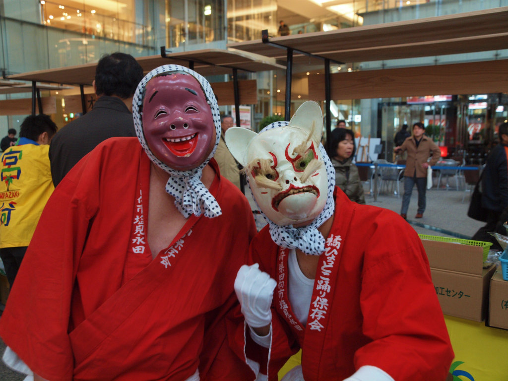 日向の国から 丸ビルへ 楽しい ひょっとこ踊り がきました 丸の内 大手町 八重洲 東京 の旅行記 ブログ By 義臣さん フォートラベル