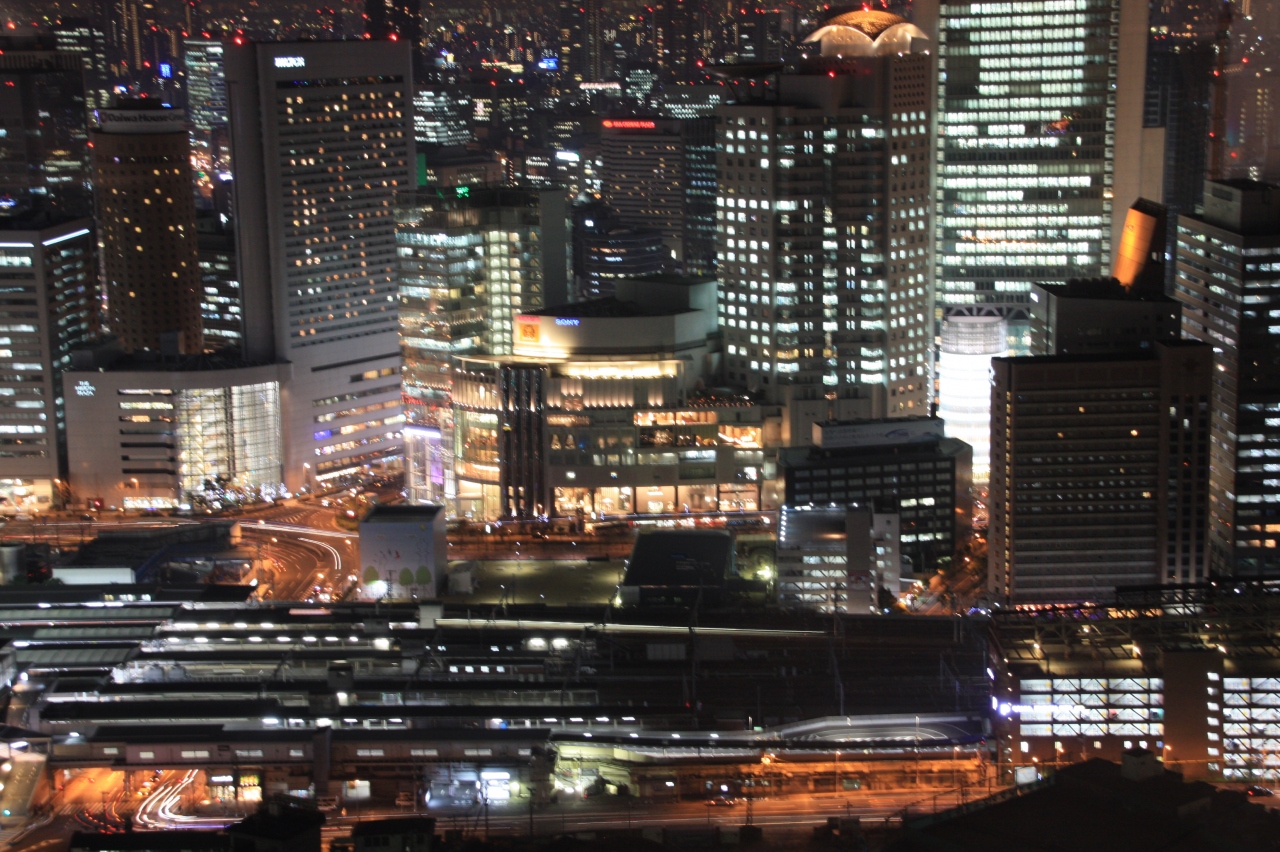 スカイビルから夕日 夜景 キタ 大阪駅 梅田 大阪 の旅行記 ブログ By 旅ゴリラさん フォートラベル