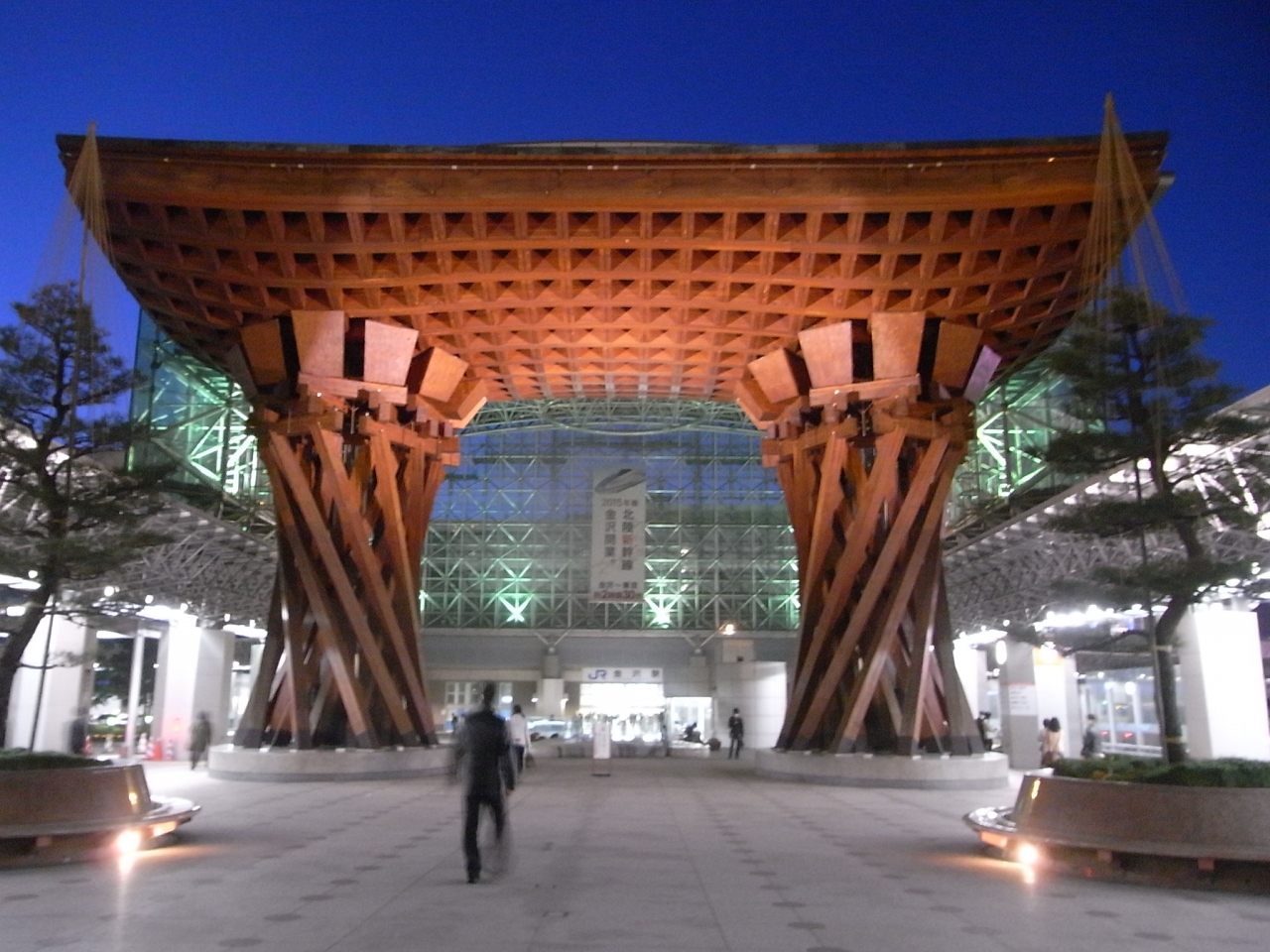 金沢一人旅一日目 ２１世紀美術館と兼六園 金沢 石川県 の旅行記 ブログ By あやぱらさん フォートラベル