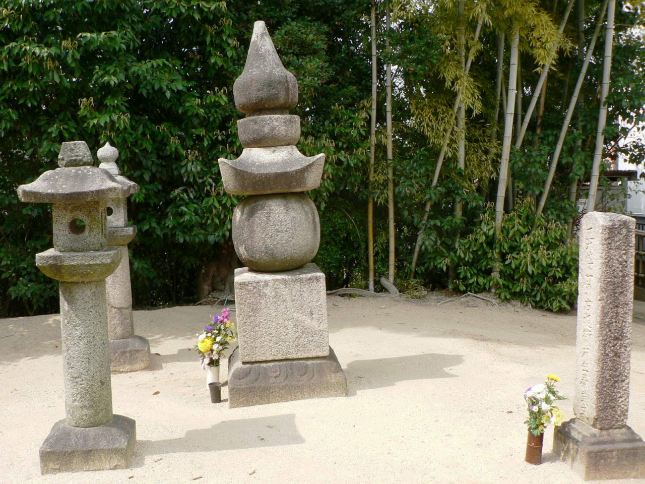 日本の旅 関西を歩く 大阪府寝屋川市、伝秦河勝(はたのかわかつ)墓、大恩寺(だいおんじ)周辺