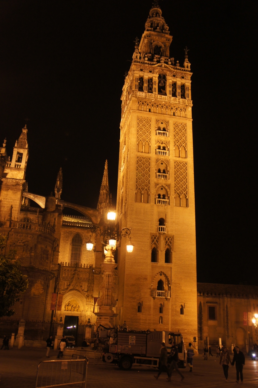 La Giralda の夜 セビリア スペイン の旅行記 ブログ By Churros さん フォートラベル