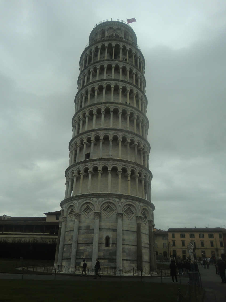 初 家族でイタリア旅行 本当に傾いていた ピサの斜塔 ピサ イタリア の旅行記 ブログ By Yummyさん フォートラベル 初 家族でイタリア旅行 本当に傾いていた ピサの斜塔 ピサ イタリア の旅行記 ブログ By Yummyさん フォートラベル