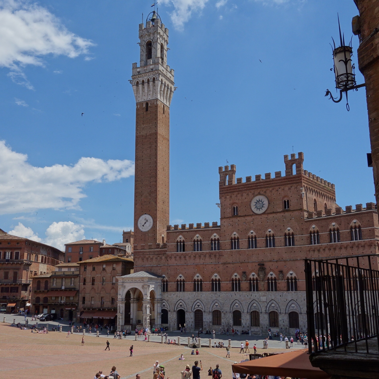 シエナではカンポ広場でのんびり 歩き回るのもいいが のんびりするのもいいですね シエナ イタリア の旅行記 ブログ By Nomonomoさん フォートラベル シエナではカンポ広場でのんびり 歩き回るのもいいが のんびりするのもいいですね シエナ イタリア の旅行記 ブログ By Nomonomoさん フォートラベル