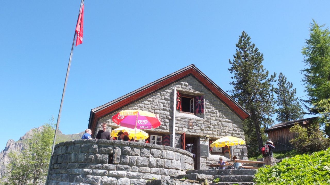 スイス ハイキングの旅 13夏 2 カンデルシュテーク ドルデンホルン ヒュッテ カンデルシュテーク スイス の旅行記 ブログ By ロク６９さん フォートラベル