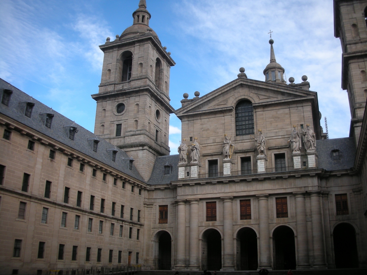 エル エスコリアル El Escorial スペイン王国の絶頂と没落 フェリペ2世による絶対王政の遺産 マドリード地方 スペイン の旅行記 ブログ By Raindanceさん フォートラベル エル エスコリアル El Escorial スペイン王国の絶頂と没落 フェリペ2世による絶対王政の遺産 マドリード地方 スペイン の旅行記 ブログ By Raindanceさん フォートラベル