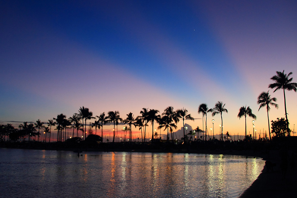 13夏休みハワイの旅 Vol 2 1日目 ワイキキビーチ散策と こんな夕日が見たかった ワイキキビーチでハワイ のサンセットを満喫する編 ホノルル ハワイ の旅行記 ブログ By Mill Reefさん フォートラベル