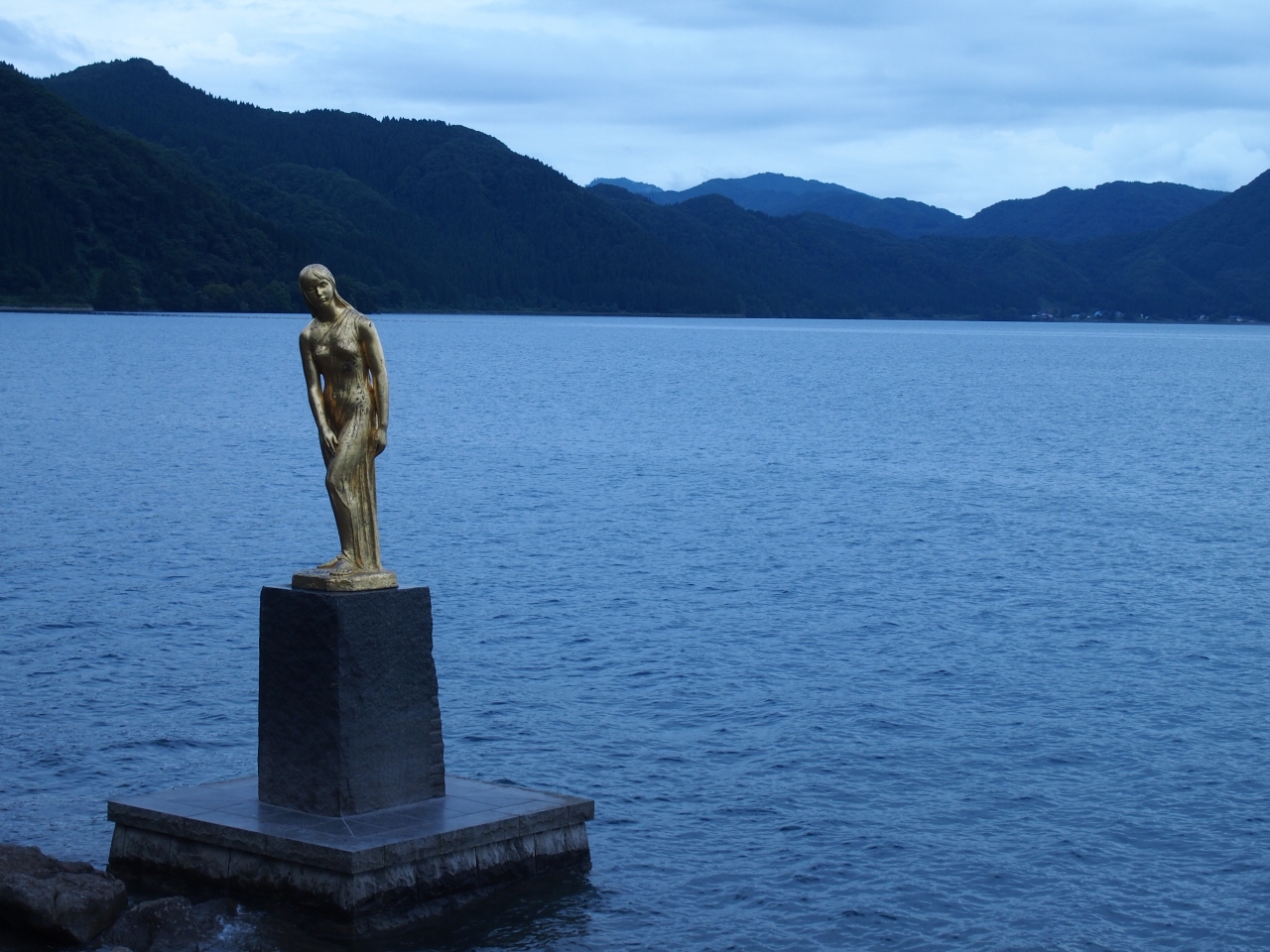 夏の終わりに 青 を求めて 北東北をぐるり1周 田沢湖畔をバスで一周観光編 田沢湖 乳頭温泉郷 秋田県 の旅行記 ブログ By Juniper Breezeさん フォートラベル