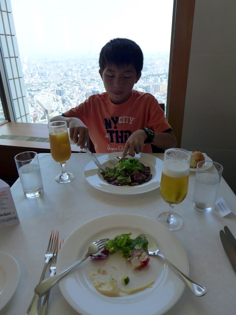 １７ お盆休みの池袋２泊 サンシャインシティ スカイレストラン Auxamis 59 オザミサンカントヌフ の昼食 古代オリエント博物館 ナンジャタウン 池袋 東京 の旅行記 ブログ By ミシマさん フォートラベル