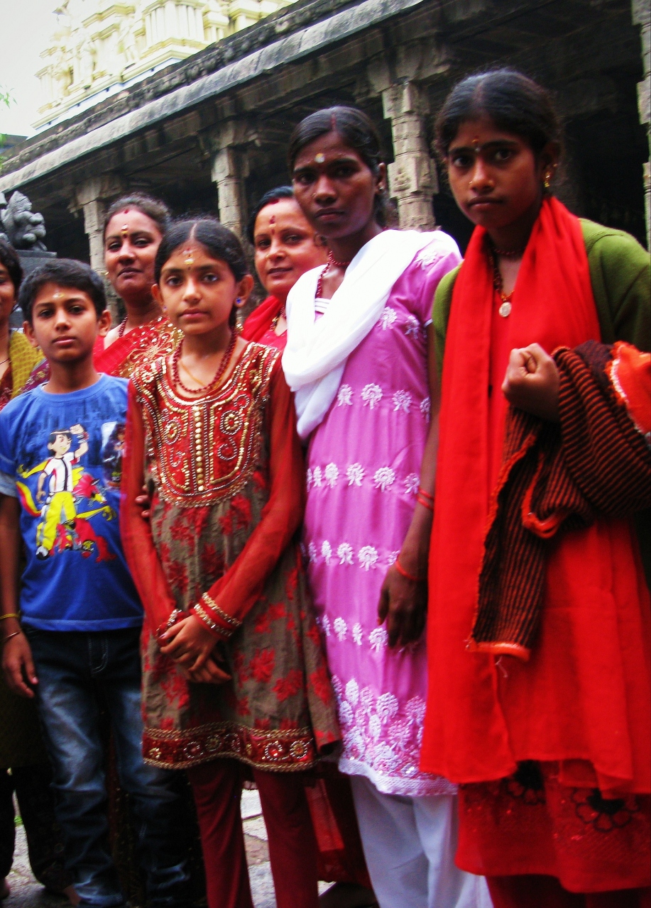 南インド・タミル紀行（１）　石造りのヒンドゥー建築と原色の巡礼者たち～ヒンドゥーの聖地カーンチプラム