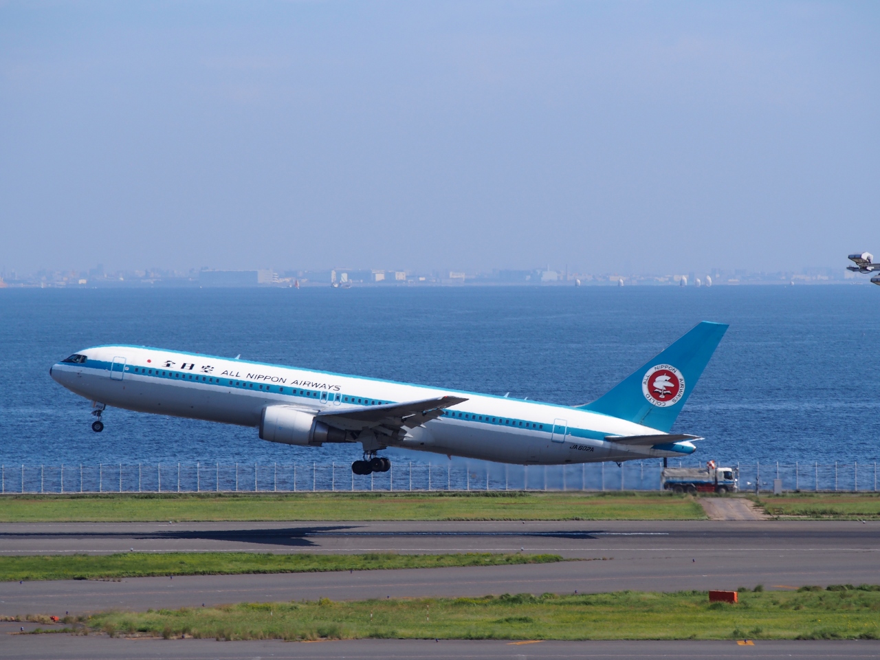 羽田空港 13秋 展望デッキデビューしてみちゃった 羽田編 羽田 東京 の旅行記 ブログ By ヴォルさん フォートラベル