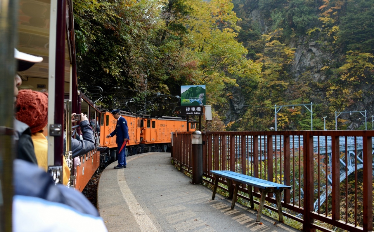 紅葉を求めて 富山県へ トロッコ電車で欅平へ 宇奈月 黒部峡谷 富山県 の旅行記 ブログ By Punchmsさん フォートラベル