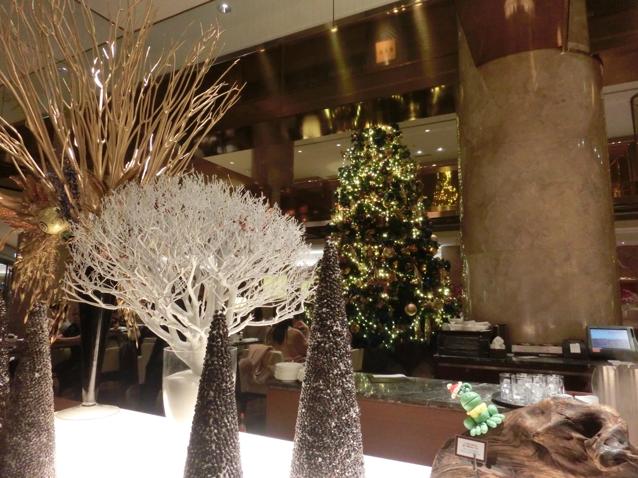 13秋 東京散歩 ヒルトン東京 マーブルラウンジ クリスマスデザートビュッフェ 新宿 東京 の旅行記 ブログ By Mamakoさん フォートラベル