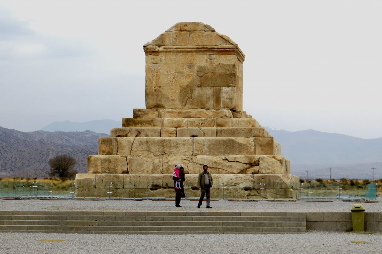 12秋 イラン旅行記 26 11月19日 9 ペルセポリスからヤズドへ 伝キュロス王の墓 パサルガエダ ヤズド イラン の旅行記 ブログ By 旅人のくまさんさん フォートラベル