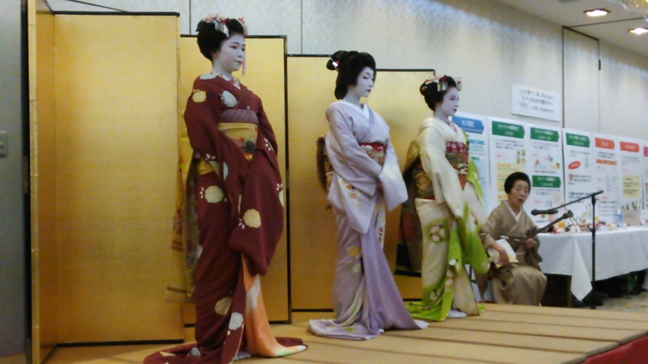 感激 舞妓さんと写真撮影 下鴨 宝ヶ池 平安神宮 京都 の旅行記 ブログ By さん フォートラベル 感激 舞妓さんと写真撮影 下鴨 宝ヶ池 平安神宮 京都 の旅行記 ブログ By さん フォートラベル