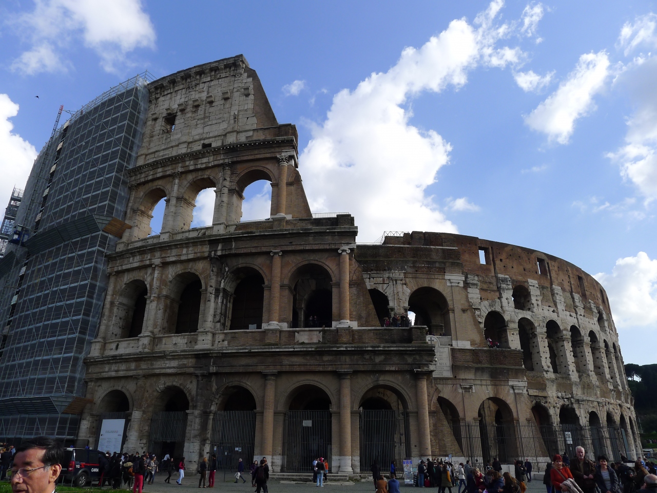 イタリア2日目ローマ 修復中のコロッセオ トレビの泉 スペイン広場 ローマ イタリア の旅行記 ブログ By Oasyさん フォートラベル
