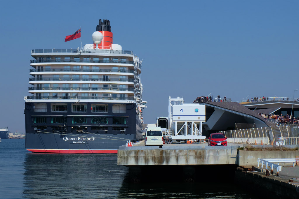 横浜大桟橋に 英国 豪華客船 クイーン エリザベス やってきた 象の鼻地区編 横浜 神奈川県 の旅行記 ブログ By 義臣さん フォートラベル