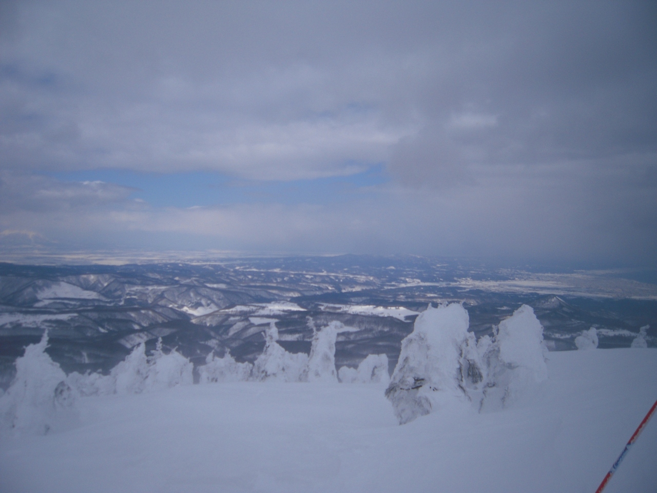 八甲田山の大パノラマ 樹氷のオフピステで新雪 深雪 を食べる 八甲田 酸ヶ湯温泉 青森県 の旅行記 ブログ By Reposさん フォートラベル