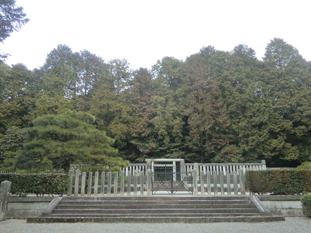 百人一首 歌人の墓 天智天皇陵 秋の田のかりほの庵の苫をあらみ 山科 京都 の旅行記 ブログ By 京妓さん フォートラベル