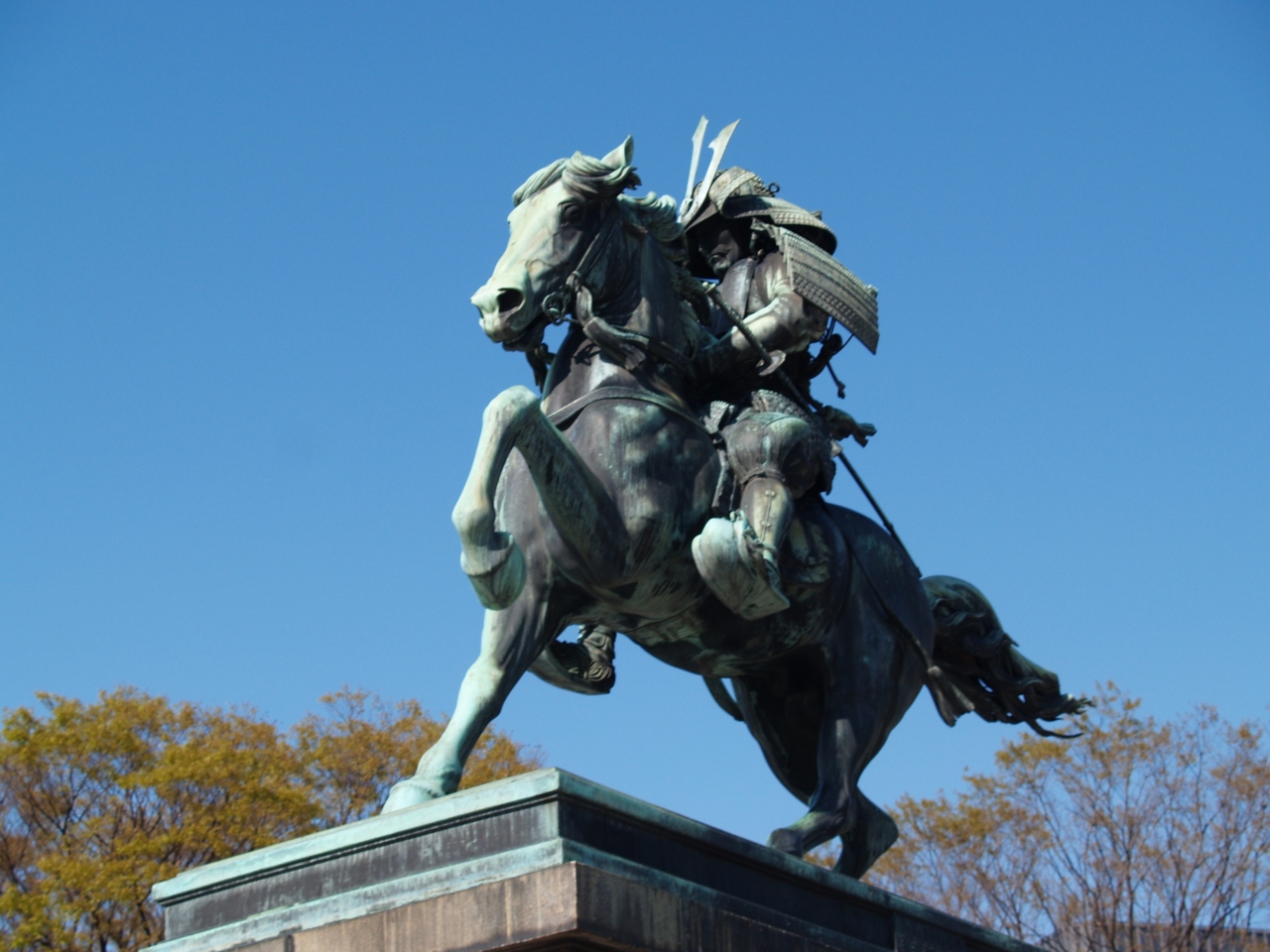 楠木正成公像 皇居外苑 丸の内 大手町 八重洲 東京 の旅行記 ブログ By ドクターキムルさん フォートラベル