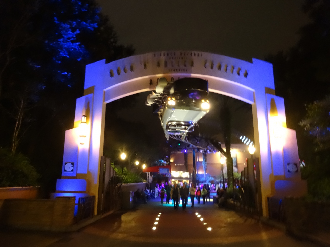ココロもカラダもカバンもずたボロのｗｄｗ 私はなぜオーランドに行ったのだろう ｖｏｌ ３ ｈｏｌｌｙｗｏｏｄ ｓｔｕｄｉｏｓ とｂｏａｒｄ ｗａｋｌ素敵レストラン ｃｏｕｚｚｉｎａ オーランド アメリカ の旅行記 ブログ By 虎キチお岩さん フォー