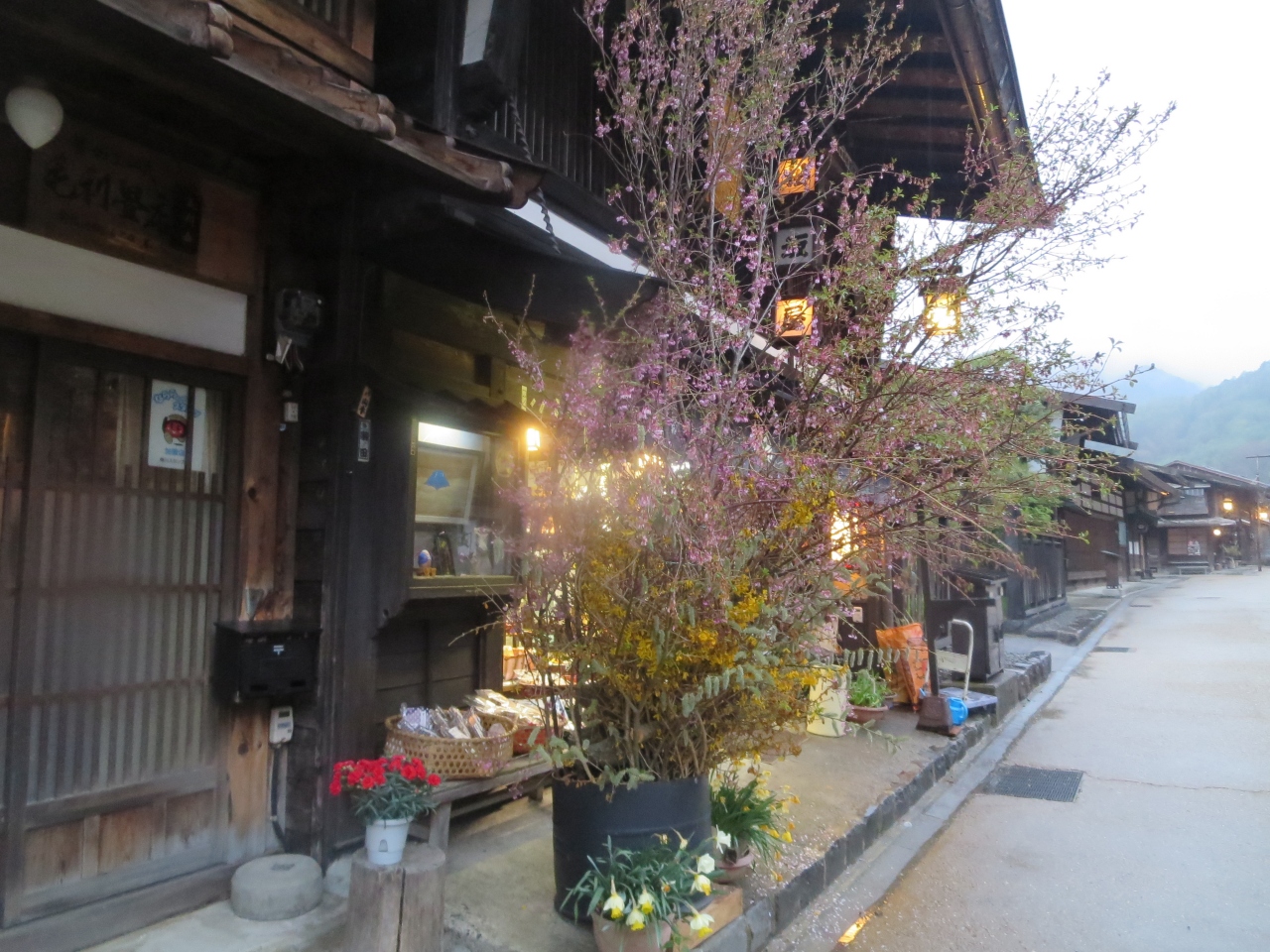 中山道 馬籠宿と奈良井宿を散策 木曽 塩尻 長野県 の旅行記 ブログ By Yuririnさん フォートラベル 中山道 馬籠宿と奈良井宿を散策 木曽 塩尻 長野県 の旅行記 ブログ By Yuririnさん フォートラベル