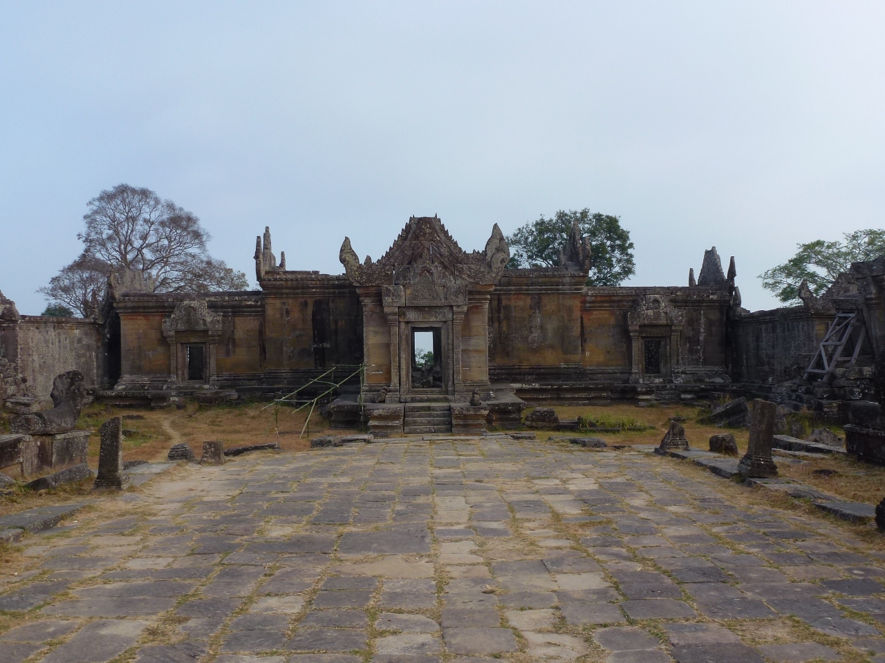 カンボジアの旅 バンコク経由シェムリアップ 係争地プレアヴィヒア寺院を歩く 3 6 シェムリアップ カンボジア の旅行記 ブログ By おにたんさん フォートラベル カンボジアの旅 バンコク経由シェムリアップ 係争地プレアヴィヒア寺院を歩く 3 6 シェムリアップ カンボジア の旅行記 ブログ By おにたんさん フォートラベル