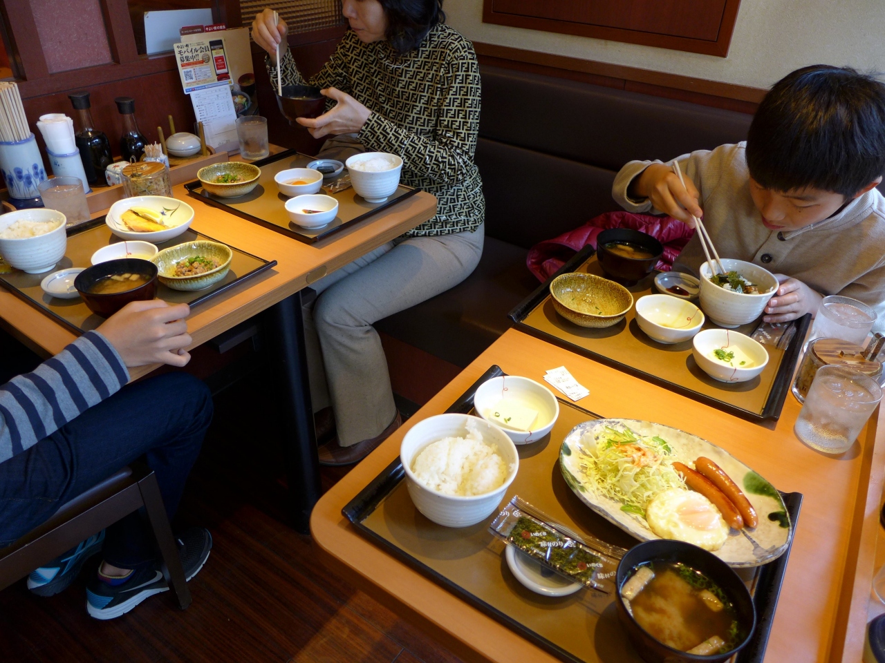 １９ 卒業旅行は大阪へ４泊 ごはん処 やよい軒 天王寺駅前店の朝食 ミナミ 難波 天王寺 大阪 の旅行記 ブログ By ミシマさん フォートラベル