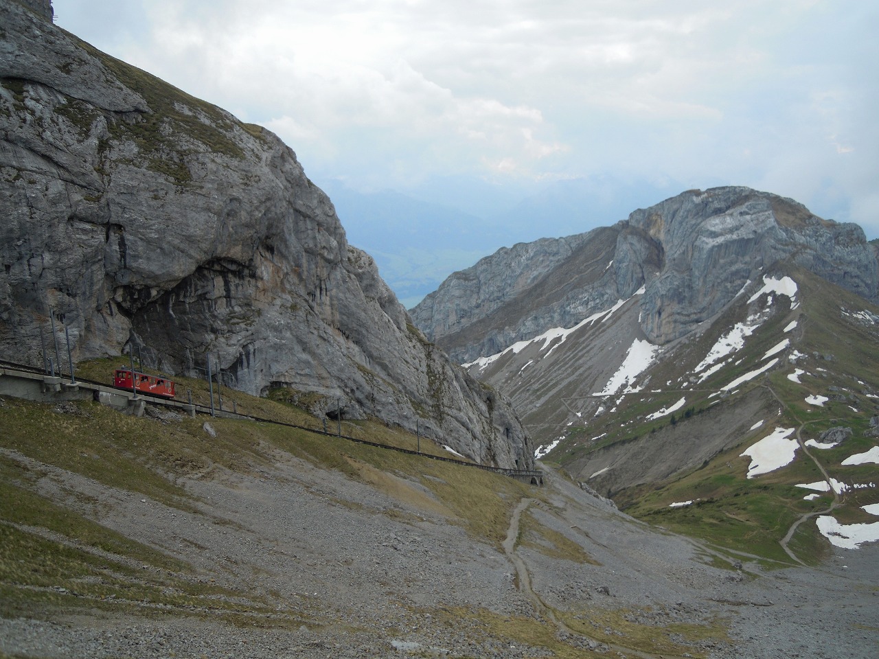 スイス観光ガイド～竜が住む伝説のピラトゥス山～【スイス情報.com】