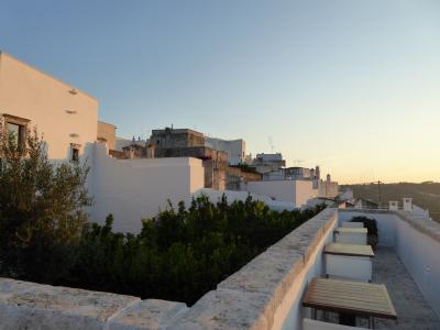 真夏の優雅な南イタリア旅行 Napoli×Puglia♪ Vol157(第9日目夕) ☆オストゥーニ(Ostuni):ホテル「La Sommita Relais」で美しい夕日を眺めて♪