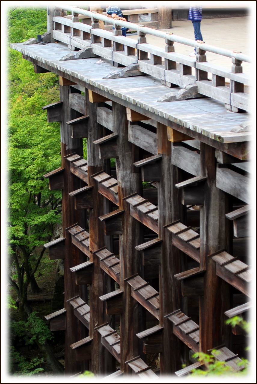 Solitary Journey 1428 京の街並みを望む本堂は 清水の舞台から飛び降りる と言う諺で有名です 音羽山 清水寺 京都 市東山区 東山 祇園 北白川 京都 の旅行記 ブログ By Mechagodzilla 703さん フォートラベル