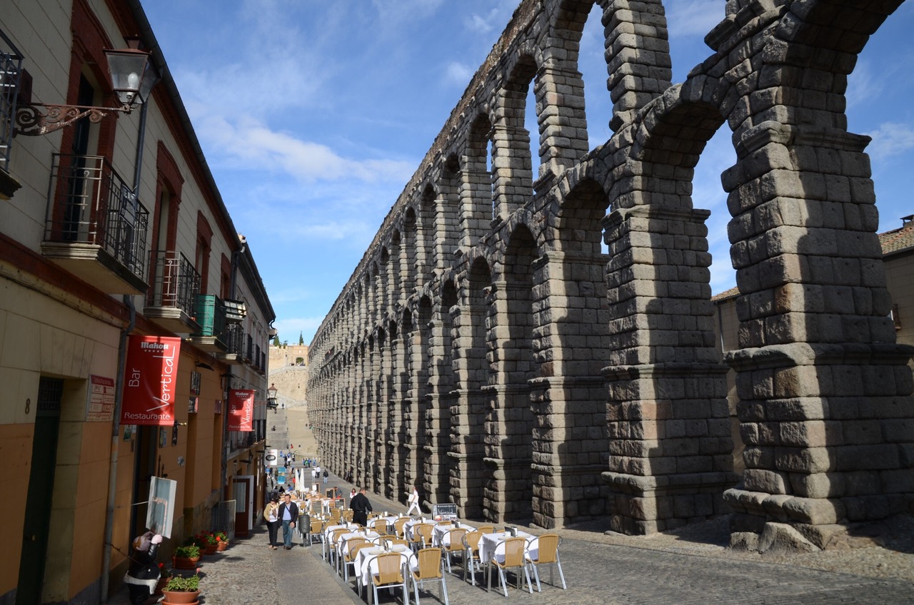 スペイン ローマ遺跡巡りの旅 １ いきなりハイライトのセゴビア水道橋 セゴビア スペイン の旅行記 ブログ By Tatsuoさん フォートラベル