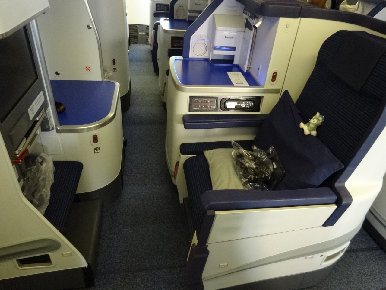 Anaのビジネスクラス スタッガードシートでいくアメリカ大陸横断の旅 成田空港ー出発編 ニューヨーク アメリカ の旅行記 ブログ By カオリンゴさん フォートラベル Anaのビジネスクラス スタッガードシートでいくアメリカ大陸横断の旅 成田空港ー出発編 ニューヨーク アメリカ の旅行記 ブログ By カオリンゴさん フォートラベル