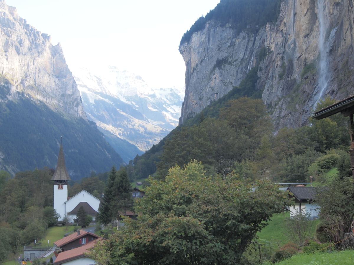 スイス山編 絵本からぬけでたような谷あいの町 ラウターブルンネン ラウターブルンネン スイス の旅行記 ブログ By Ellieさん フォートラベル