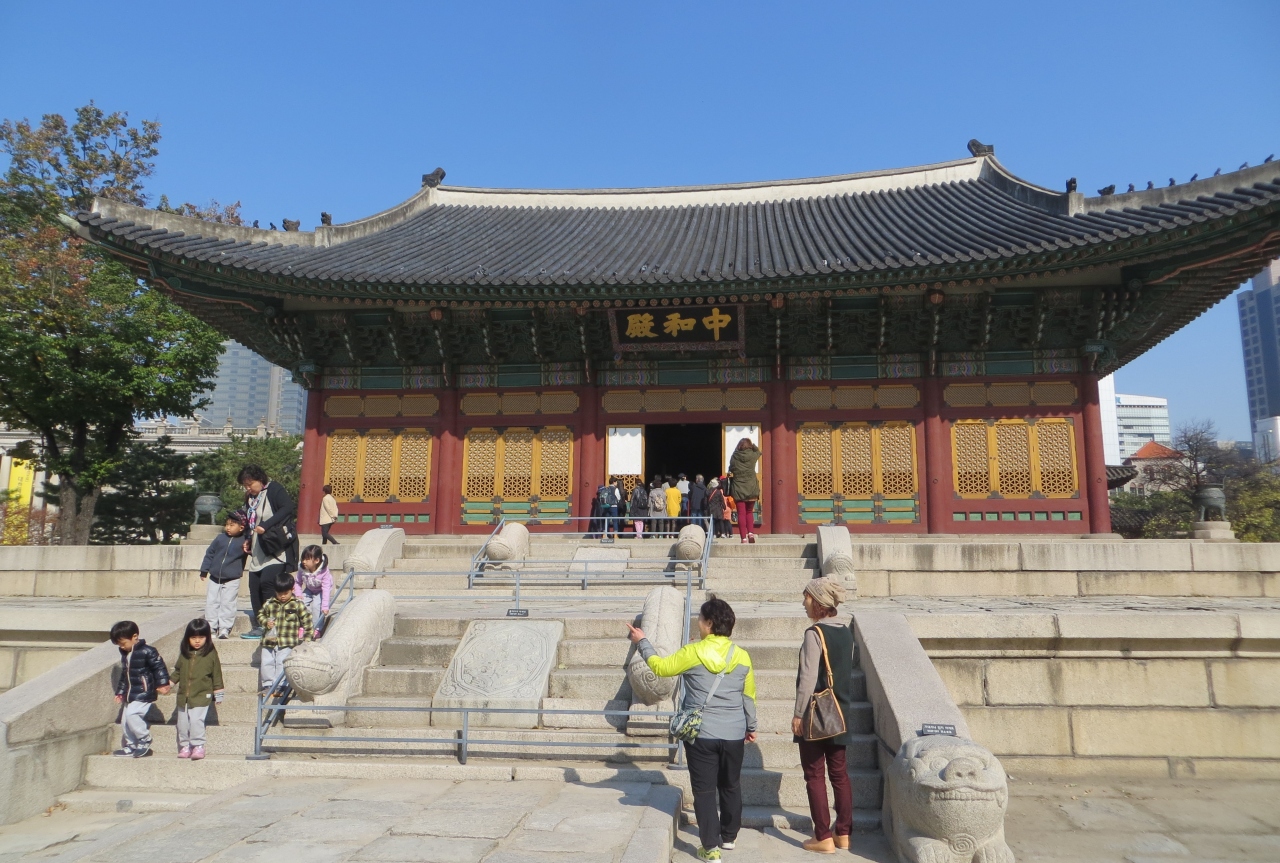2014秋、韓国旅行記28(6):10月29日(5):ソウル、徳寿宮、中和殿、衛兵交代儀式