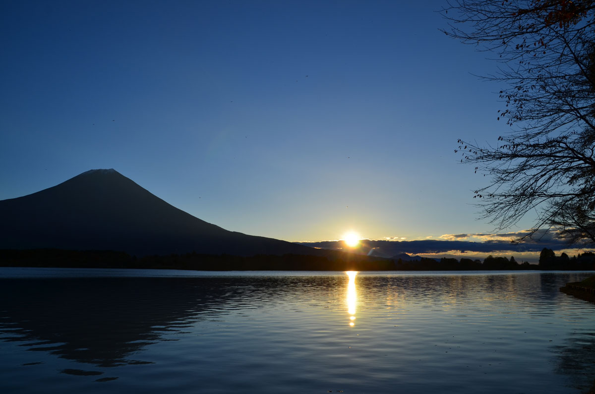 田貫湖から見た富士山 紅葉 14 11 07 富士宮 静岡県 の旅行記 ブログ By てんとう虫さん フォートラベル