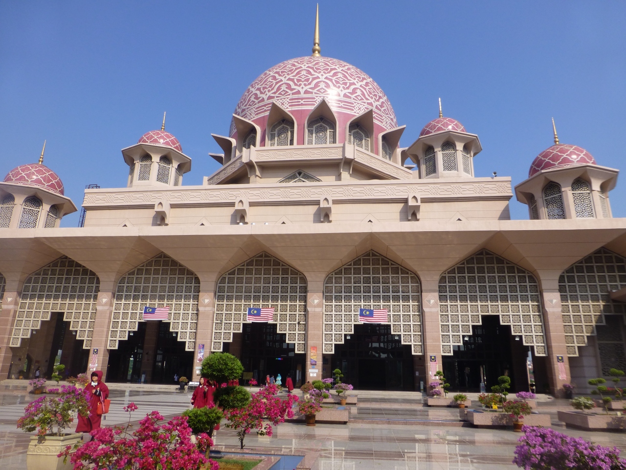 ２０１４年マレーシア 5 1 ピンクのかわいいプトラモスクを堪能 歩いちゃう クアラルンプール マレーシア の旅行記 ブログ By ちちぼーさん フォートラベル