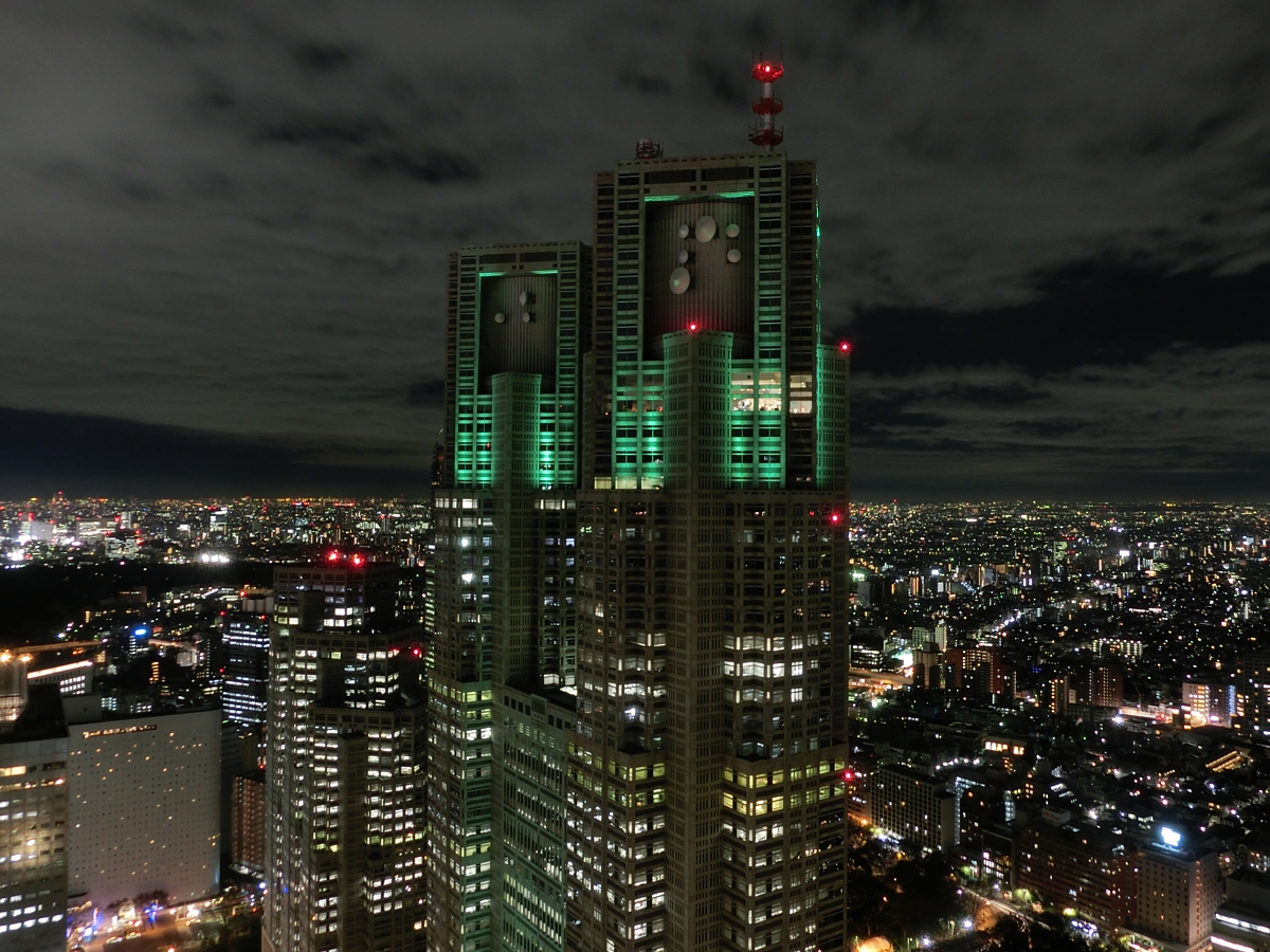 都庁カラフルライトアップ 新宿 東京 の旅行記 ブログ By Giraudさん フォートラベル