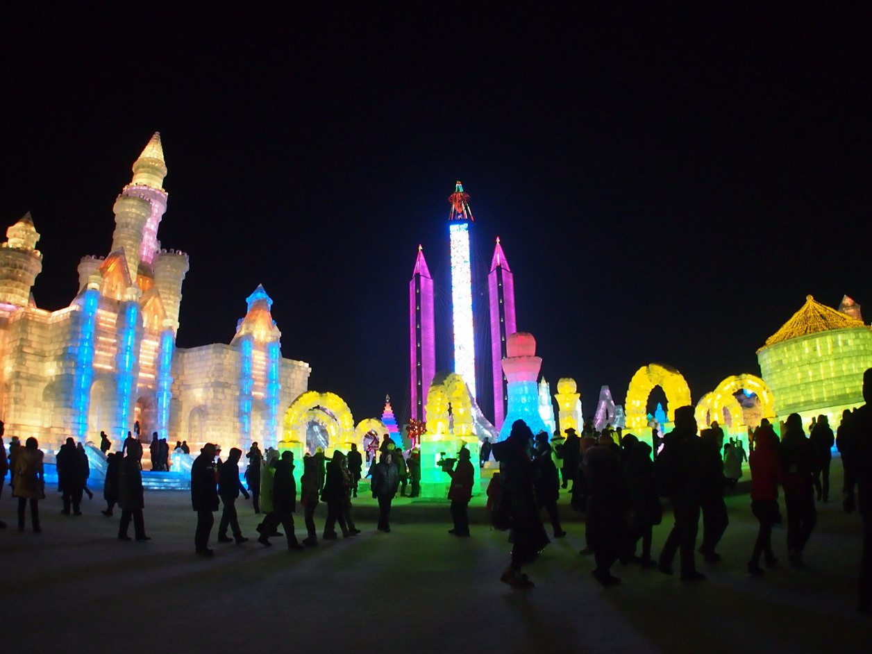 ハルビン旅その4 ライトアップされた彩色の世界 ハルビン氷まつり 哈爾濱 中国 の旅行記 ブログ By かっちゃんさん フォートラベル ハルビン旅その4 ライトアップされた彩色の世界 ハルビン氷まつり 哈爾濱 中国 の旅行記 ブログ By かっちゃんさん フォートラベル