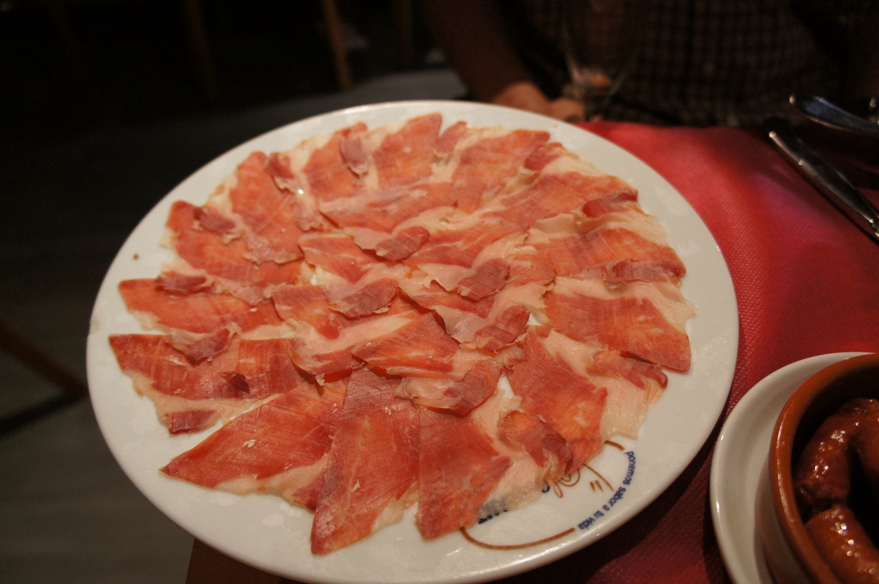 スペインの美味しいもの イベリコ豚の生ハム バルセロナ スペイン の旅行記 ブログ By 旅美人さん フォートラベル
