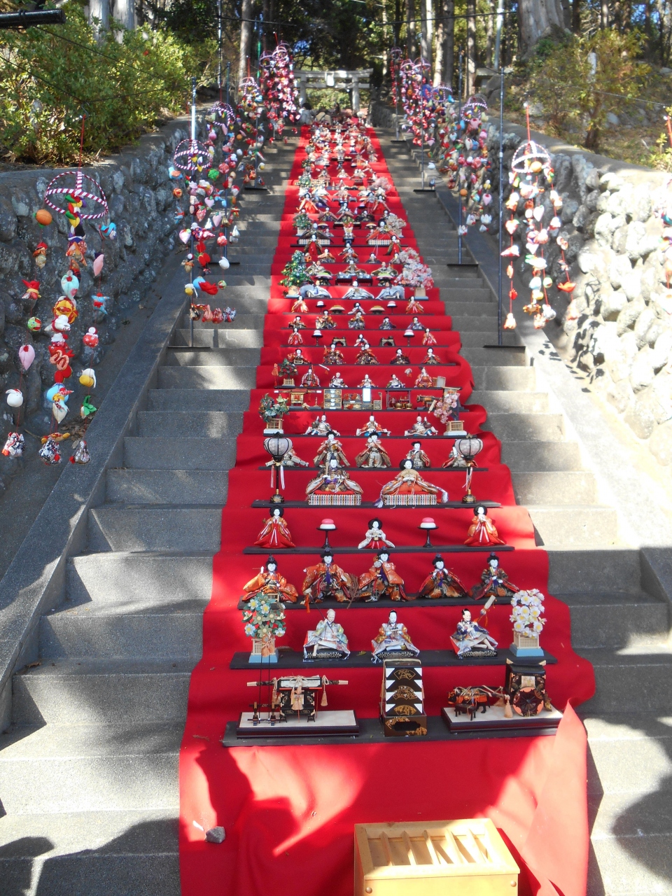 伊豆稲取 素盞鳴 すさのお 神社雛段飾り 雛のつるし飾りまつり 稲取温泉 静岡県 の旅行記 ブログ By Ecchanさん フォートラベル 伊豆稲取 素盞鳴 すさのお 神社雛段飾り 雛のつるし飾りまつり 稲取温泉 静岡県 の旅行記 ブログ By Ecchanさん フォートラベル