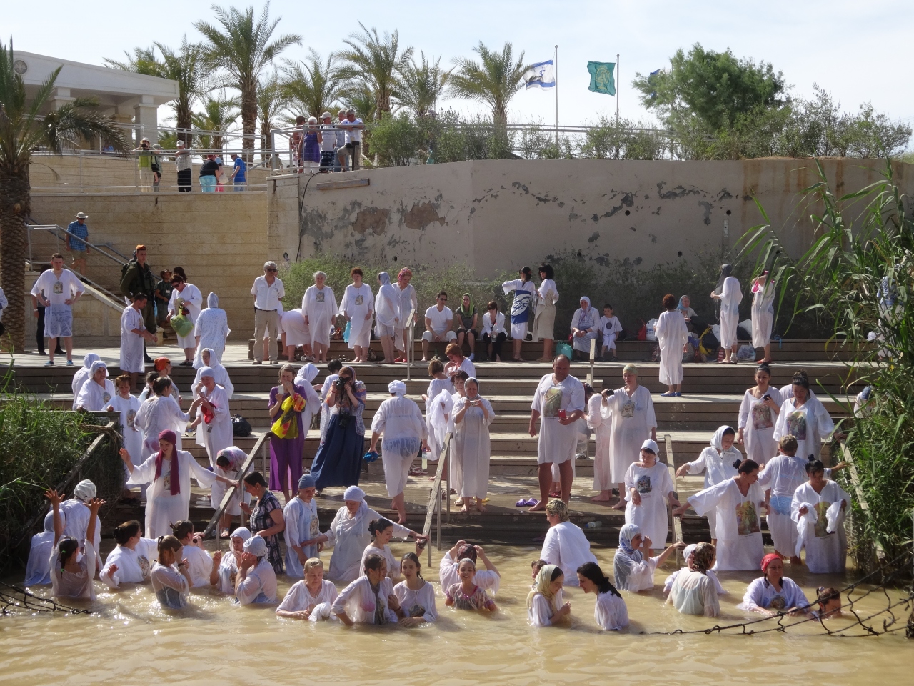 ヨルダン川の聖水 洗礼時にも使えます。 ヨルダン川の聖水 洗礼時にも使えます。