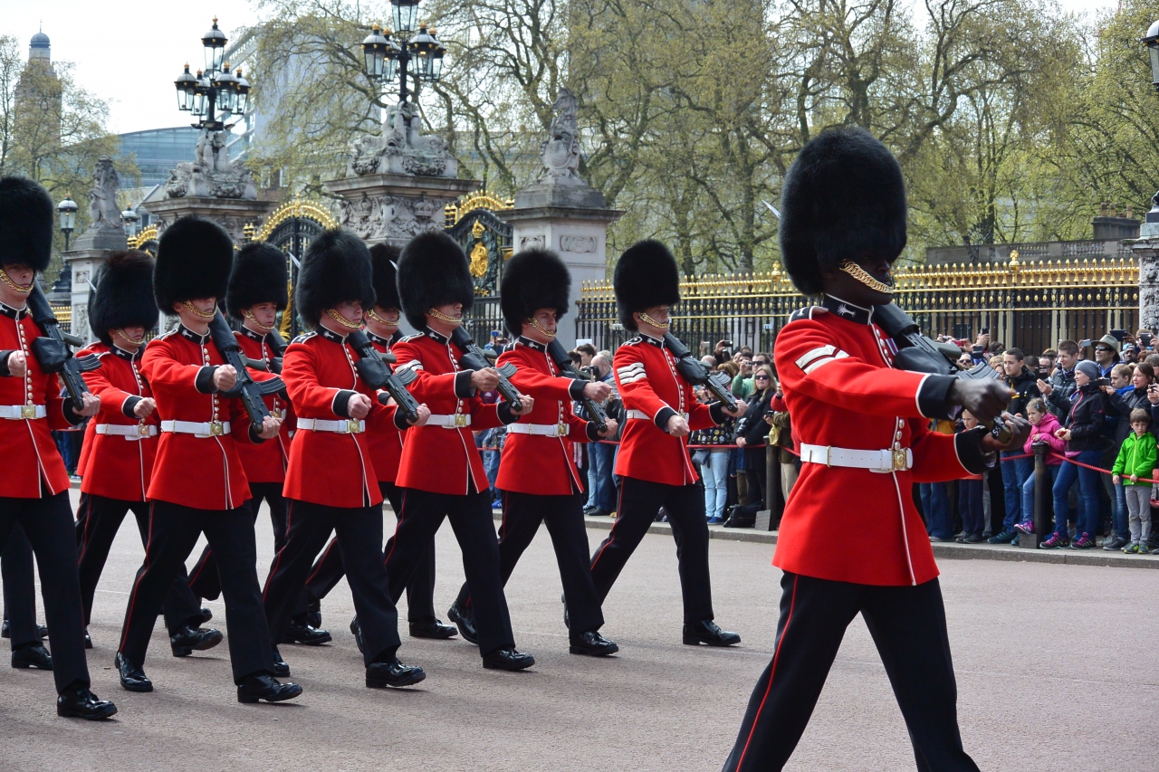 ｊａｌファーストクラス 復路ビジネス で行く一人旅 ロンドン ベルギー パリへ８日間の旅 ｖｏｌ ５ バッキンガム宮殿 衛兵交代式 ロンドン イギリス の旅行記 ブログ By ひとぴちゃんさん フォートラベル