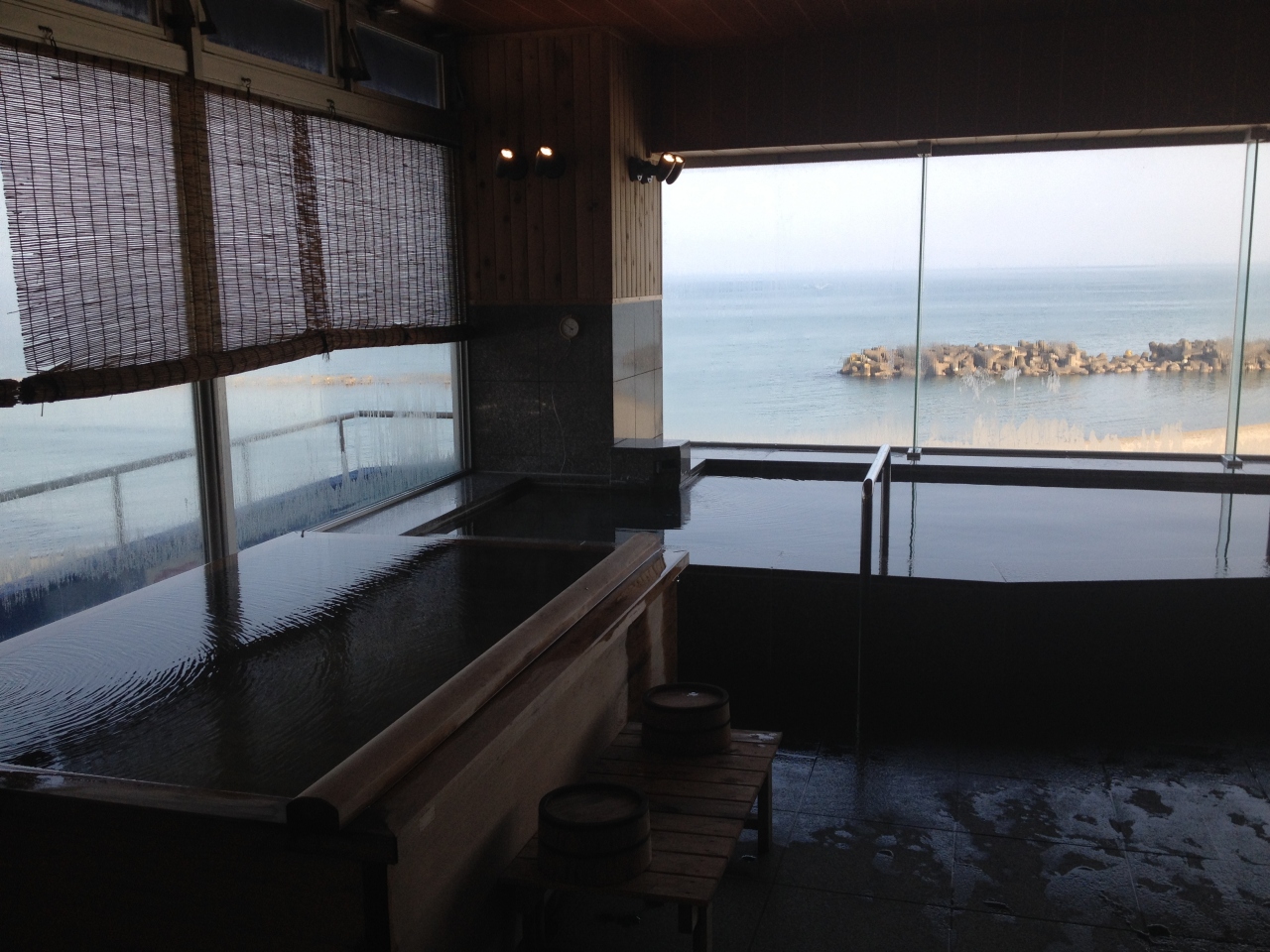 クラゲに癒される加茂水族館 湯野浜温泉 鶴岡の旅 湯野浜温泉 山形県 の旅行記 ブログ By 旅するウサギさん フォートラベル