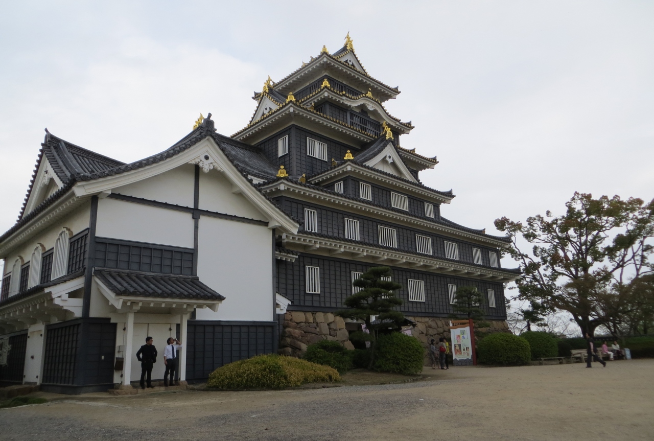 15春 百名城巡り 26 4月4日 17 岡山 岡山城 天守閣 礎石址 野面積み石垣 穴蔵 月見櫓 岡山市 岡山県 の旅行記 ブログ By 旅人のくまさんさん フォートラベル