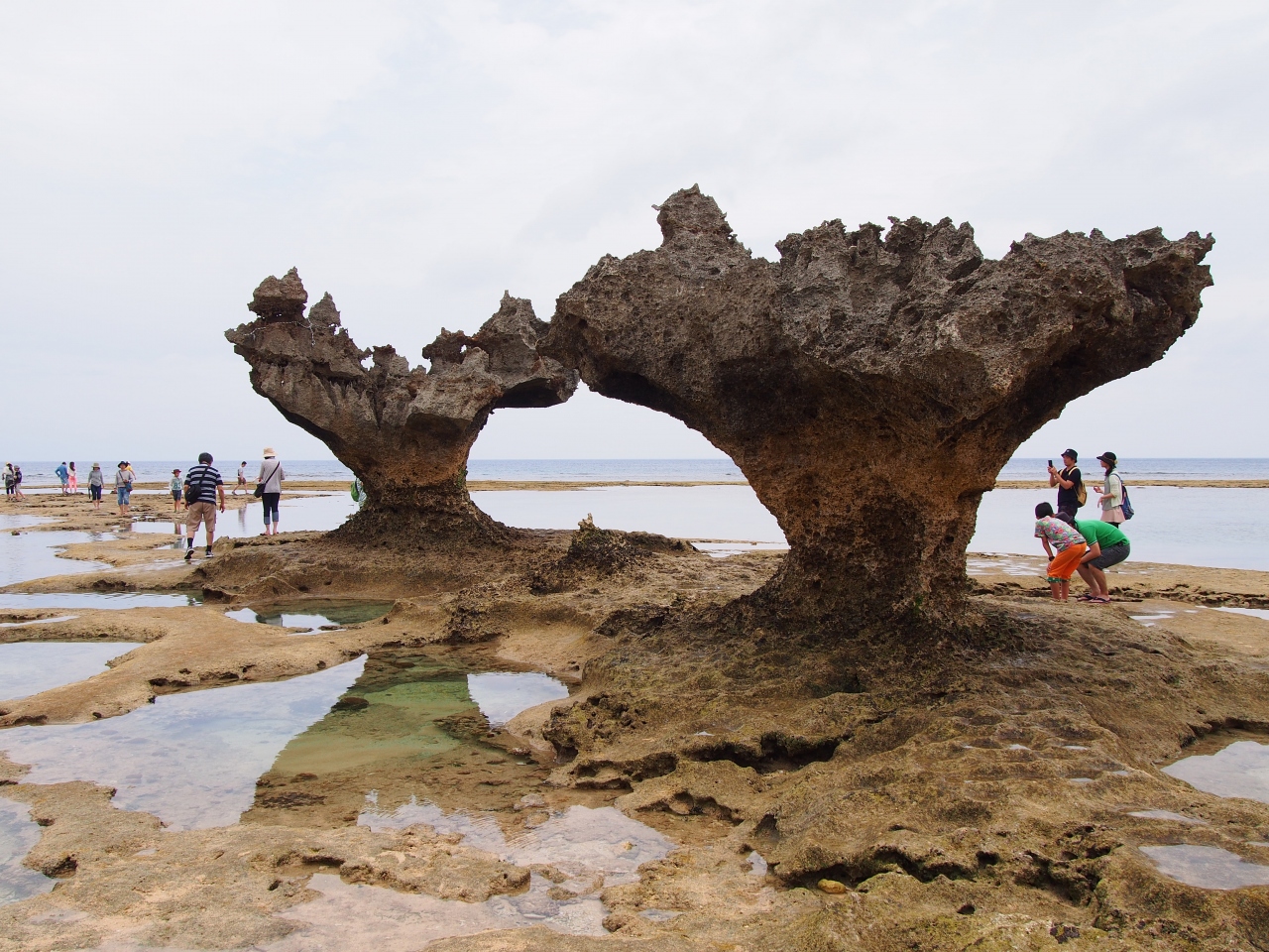 初沖縄 キラキラな青い空と海と笑顔 Vol ２ 古宇利島 ハートロックに胸キュン 備瀬のフクギ並木 初おきなわそば 美ら海 本部 今帰仁 沖縄県 の旅行記 ブログ By レモングラスさん フォートラベル