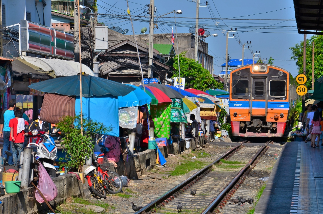 タイ メークロンで線路の常識をちょっと変えてみる オッサンネコの一人旅 その他の都市 タイ の旅行記 ブログ By Morisukeさん フォートラベル タイ メークロンで線路の常識をちょっと変えてみる オッサンネコの一人旅 その他の都市 タイ の旅行記 ブログ By Morisukeさん フォートラベル